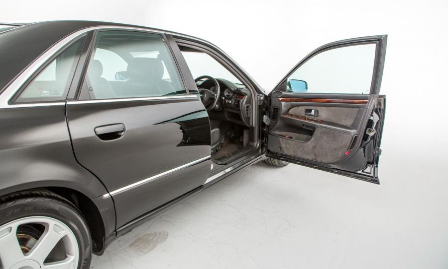 Детали экстерьера Audi S8 (D2) 1999 года  (UK) (фото 19 из 39)